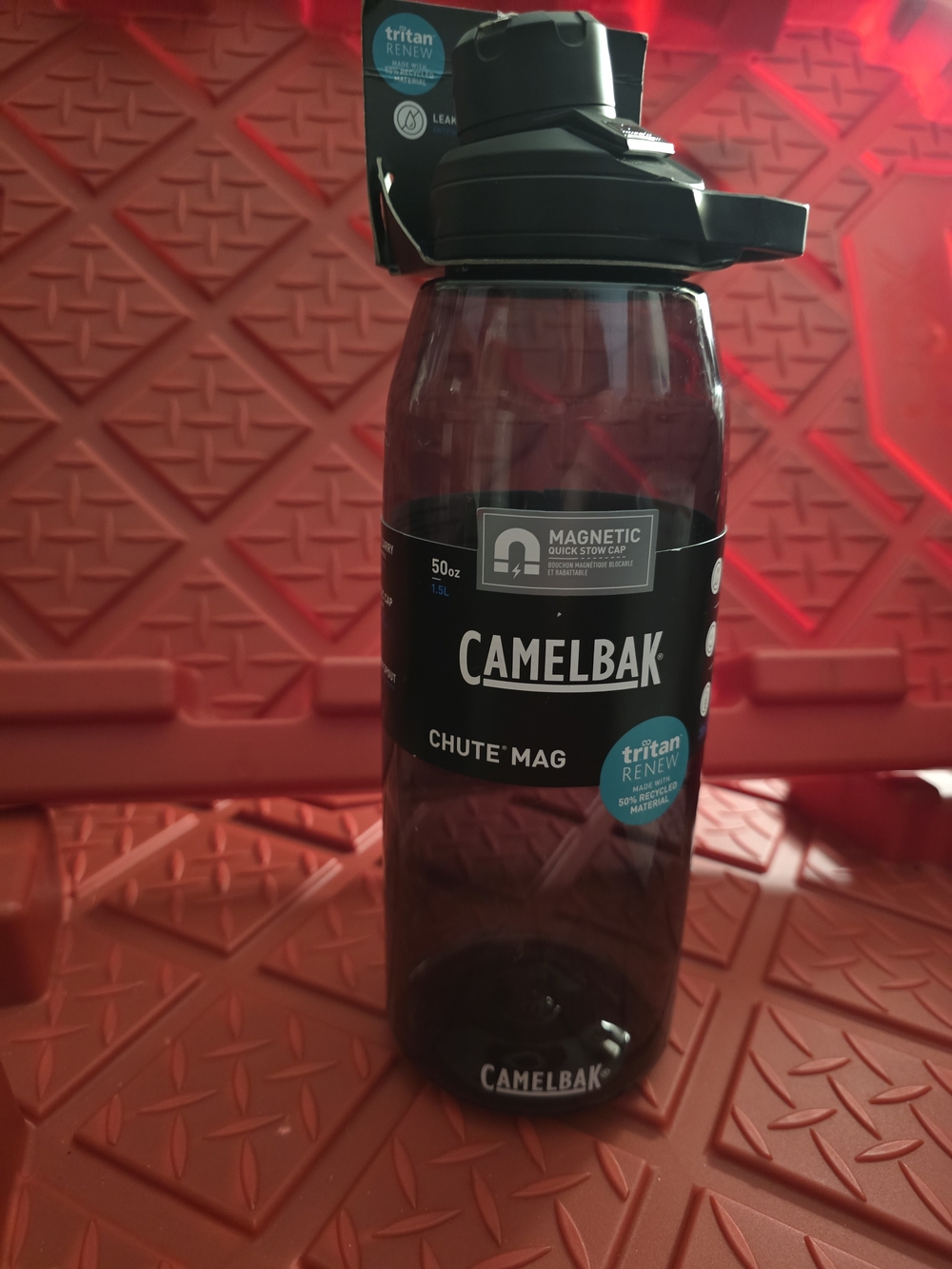 NWT CamelBak Chute Mag Water Bottle in Smoky Black